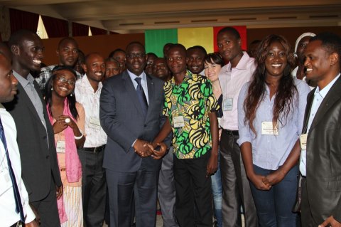 Le Pr&eacute;sident Macky Sall, moi et quelques jeunes francophones
